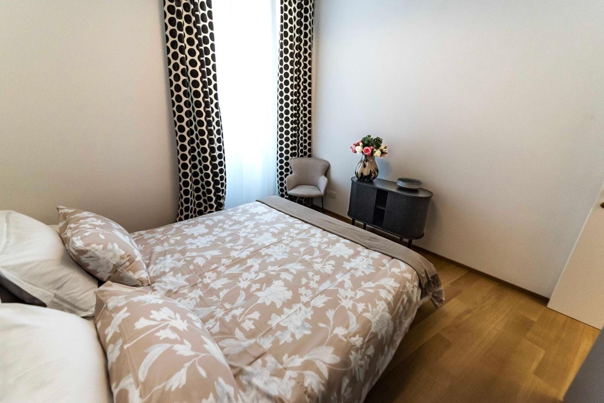 Dream Suites Milano San Babila Milão Exterior foto